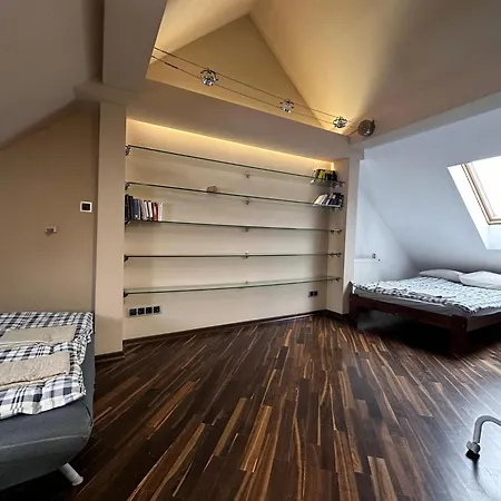 B10 Old Town Piwna 3 Poziomy 150m Warschau